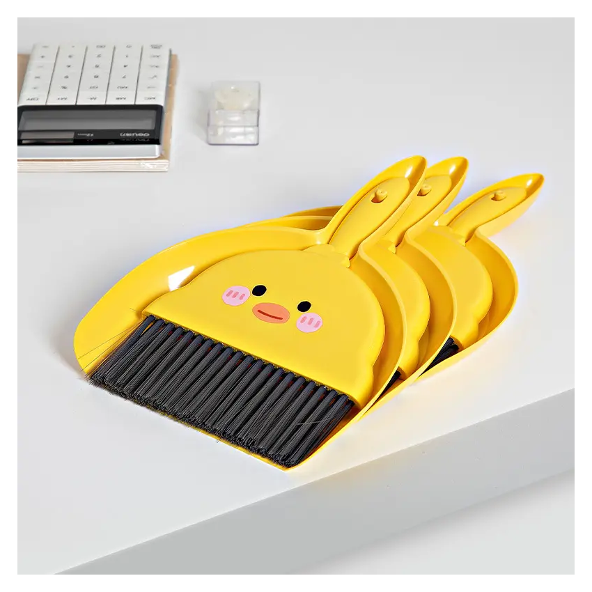 Broken Shell Chicken Small Sweeper Desktop Trash Cleaning Set